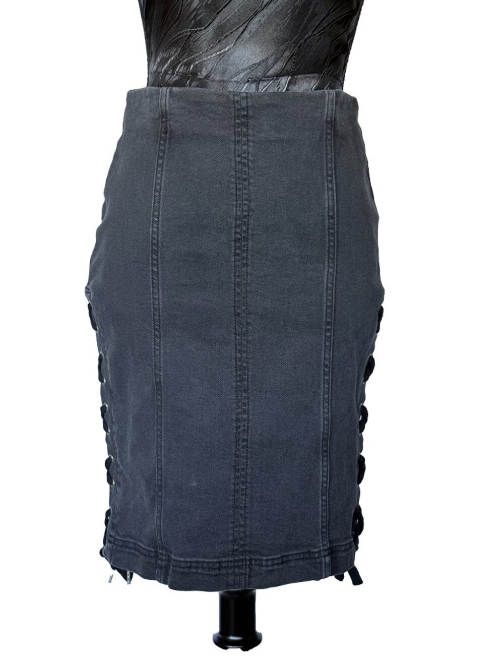 ✨ FREE PEOPLE Lace Up Side Denim Pencil Skirt Grey Size 2 Boho ✨ NEVER WORN